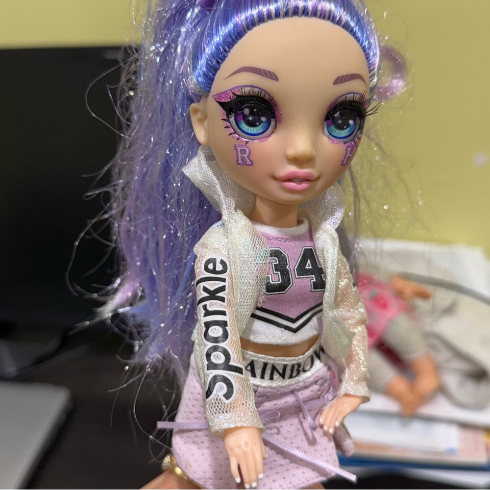 Rainbow High Cheer Violet Willow Fashion Doll – Purple Hair, Great Condition - Picture 11 of 11